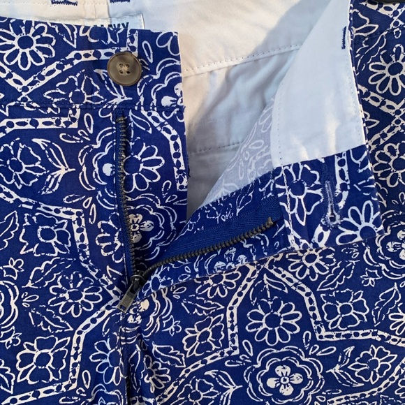 Old Navy Blue & White Floral Shorts EUC - Picture 3 of 8